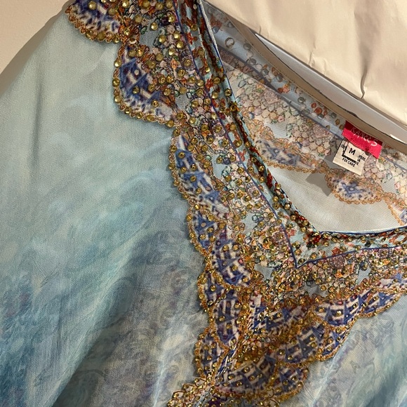 Beautiful blouse - Picture 3 of 4